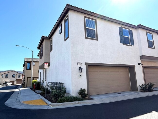 Building Photo - Almost BRAND NEW end unit Townhome in Winchester for Rent