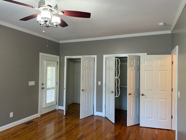 Building Photo - Lexington