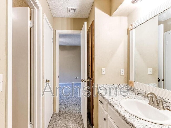 Building Photo - 6605 Lyrewood Ln