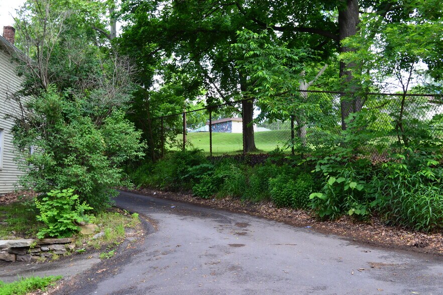 Building Photo - 2115 Hollister Ave