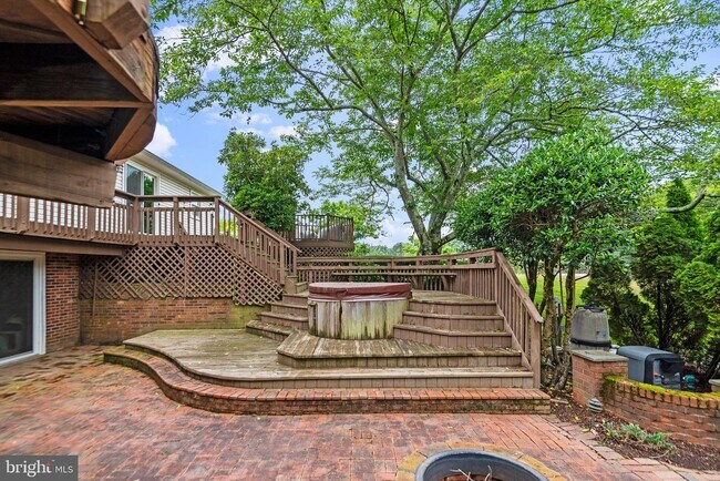 Building Photo - 1 Glenhurst Ct