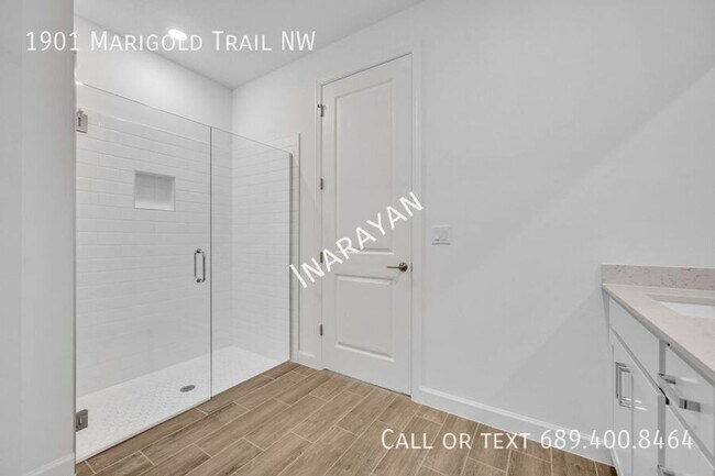 Building Photo - Stunning 4-Bedroom Single-Family Home in R...
