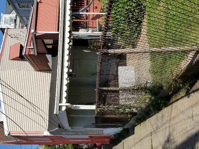 Building Photo - 514 S 14th St