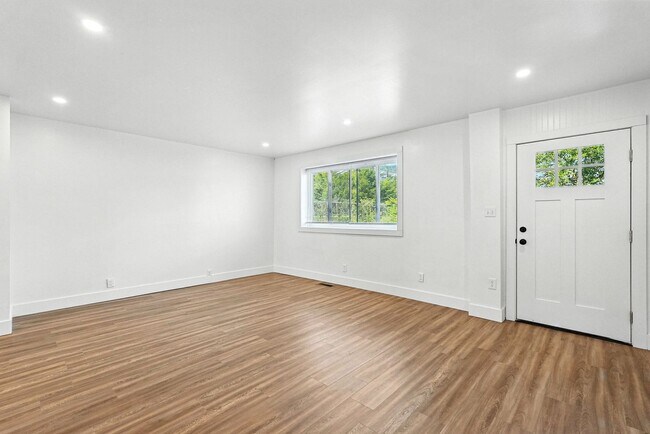 Building Photo - Modern Renovation - Sharpsburg