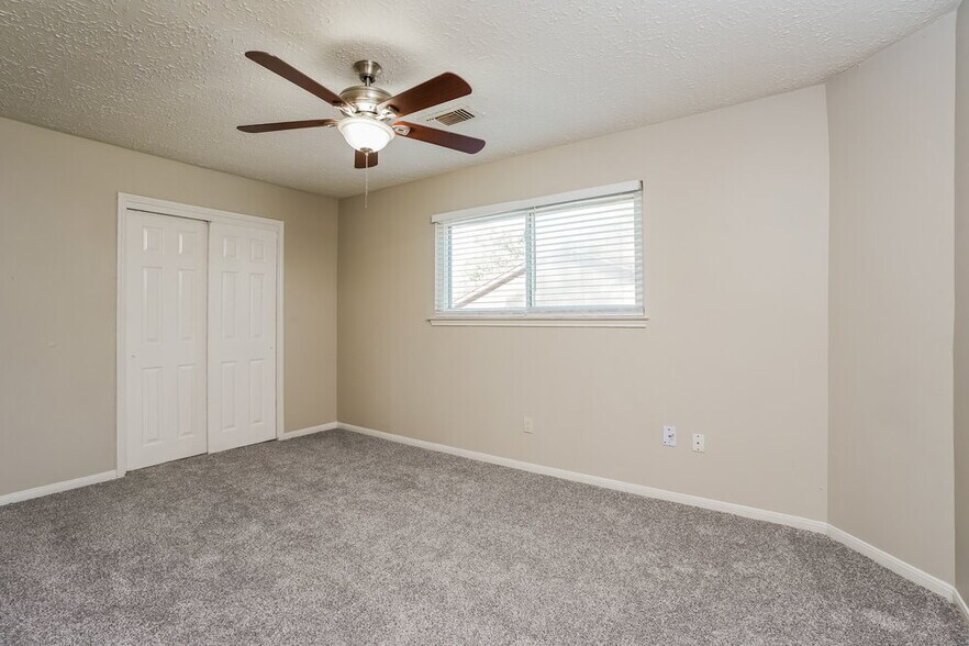 Building Photo - 11918 Cottonwood Ln
