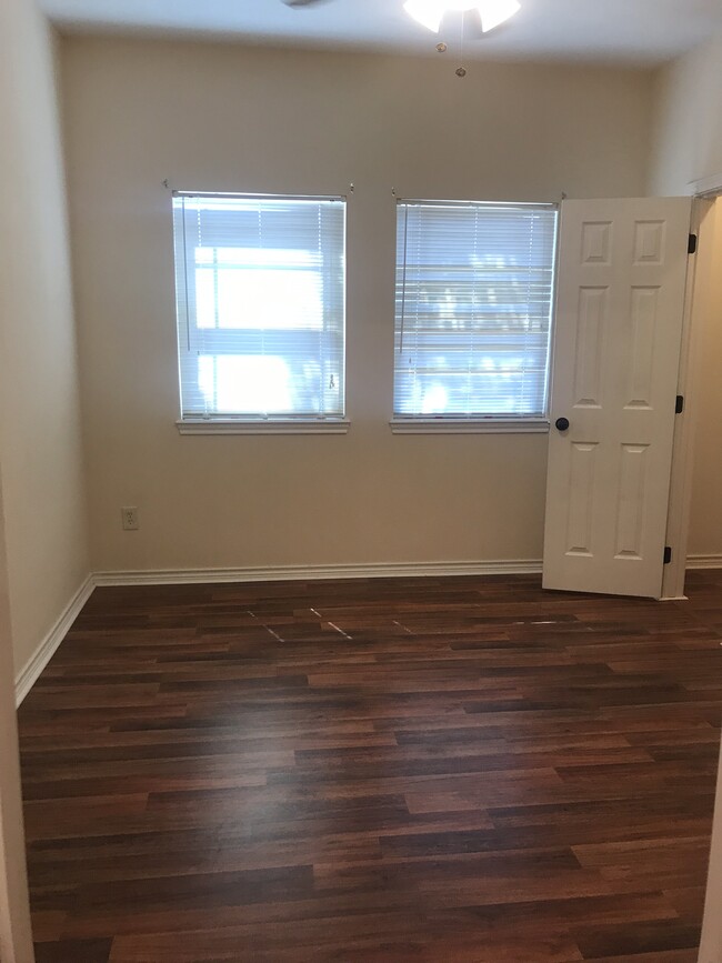Building Photo - 3933 Riverside Pky