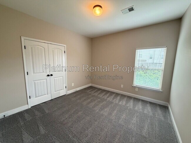 Building Photo - 5075 Rialto Way
