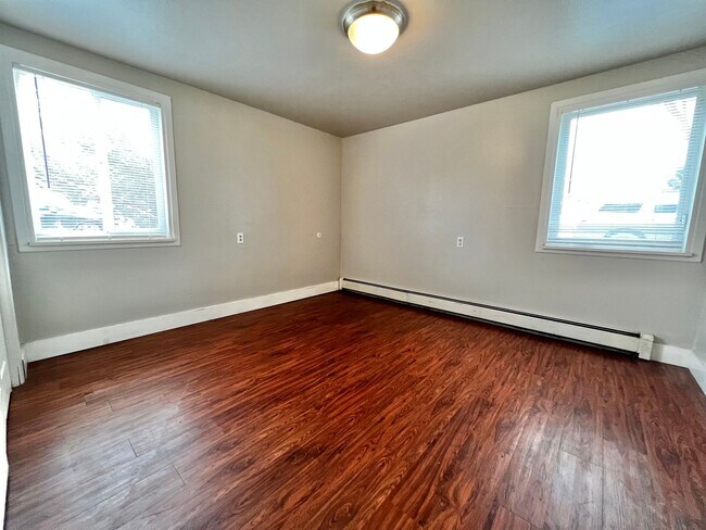 Building Photo - Robertson1001 (KC-JF-NB)