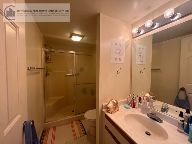 Building Photo - Downtown 2 Bedroom/2 Bathroom Apartment