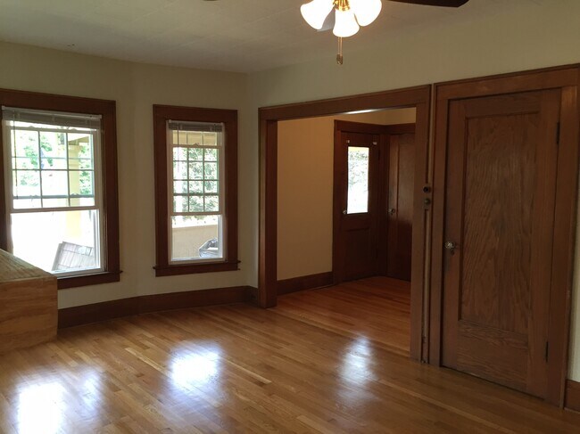 Building Photo - 258 Buckingham Ave