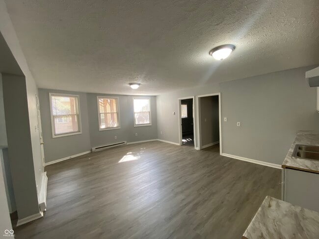 Building Photo - 86 N Holmes Ave