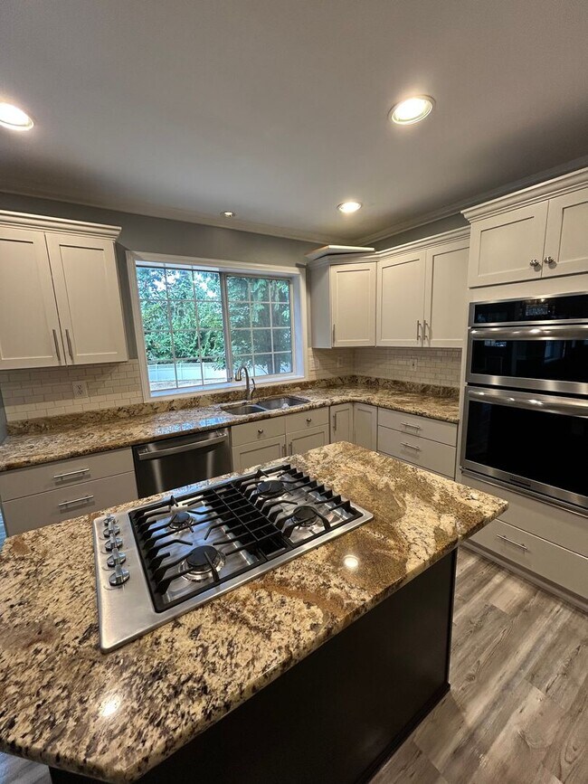 Building Photo - For Rent – Stunning 4-Bedroom NW Contempor...