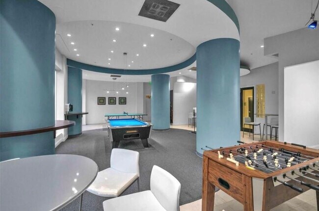 Building Photo - 4001 S Ocean Dr