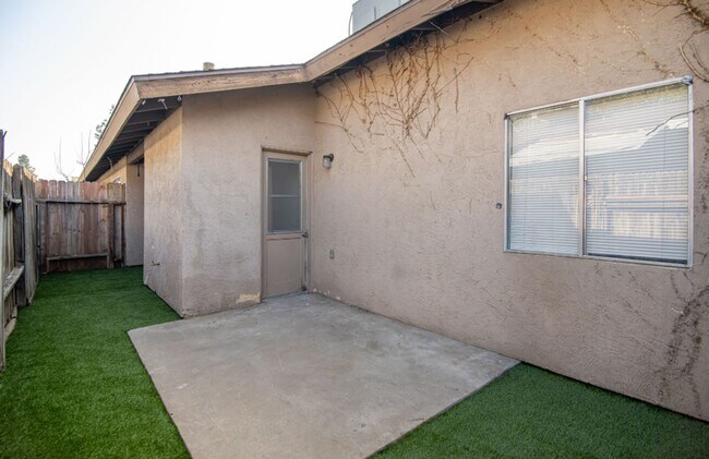 Building Photo - 2608 Ashe Rd