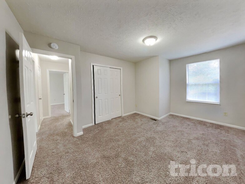 Building Photo - 6422 Coconut Ct