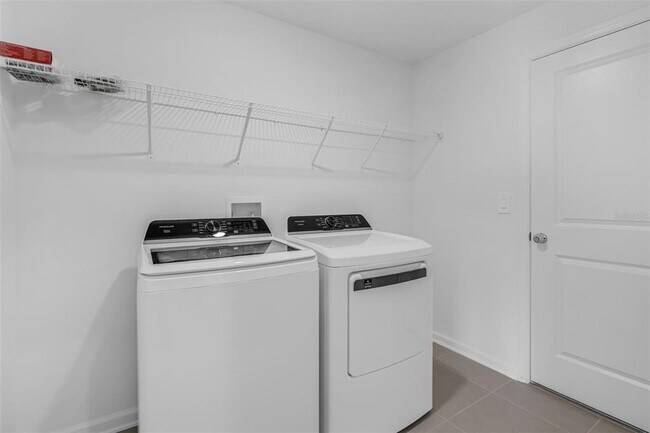 Building Photo - 2378 McKinley Dr