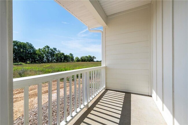 Building Photo - 2811 SW Hampshire Ave