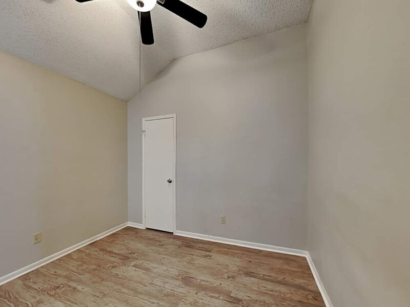 Building Photo - 5415 Vermillion Trail