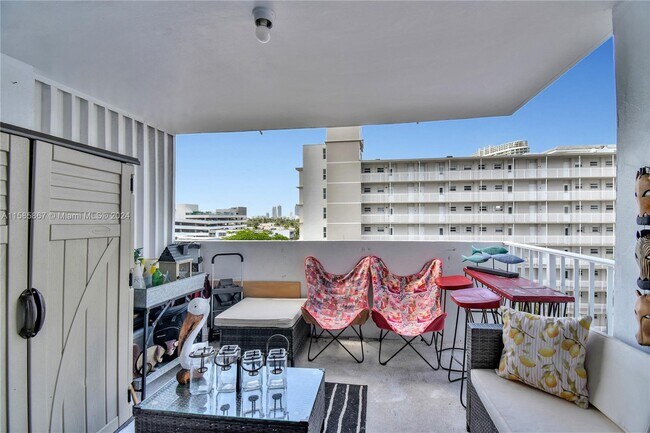 Building Photo - 1331 Lincoln Rd