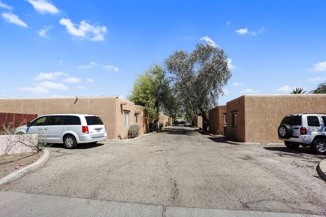 Building Photo - Charming 2-Bedroom Tucson Home with Private Outdoor Space & Pet-Friendly Living
