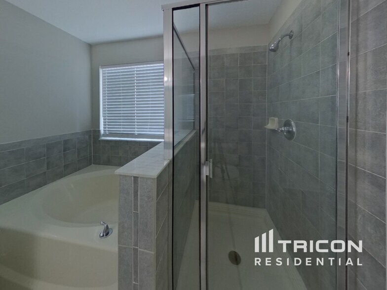 Building Photo - 10454 River Bream Dr
