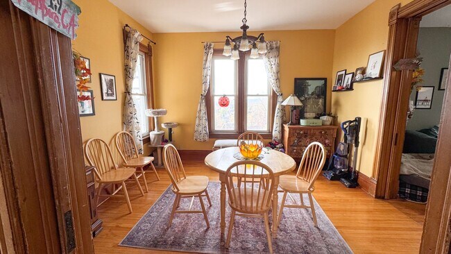 Building Photo - 1712 W 3rd St