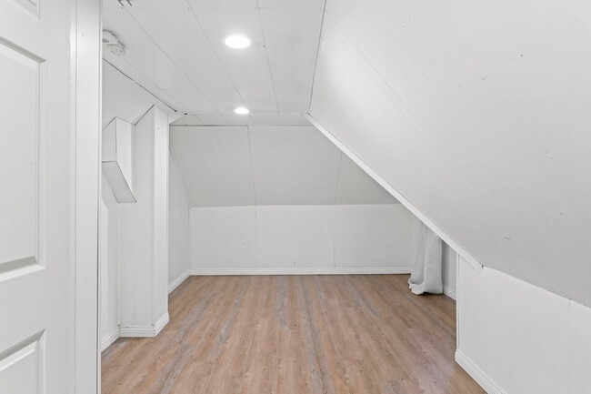 Building Photo - 407 S Dart Canyon Rd