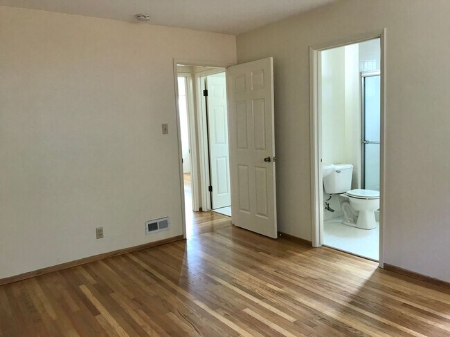 Building Photo - Delightful SSF 3 bed/2 bath Home