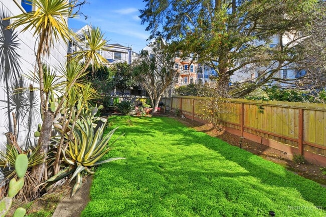 Building Photo - 778 Cole St