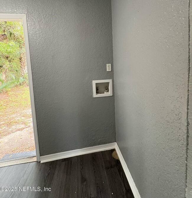Building Photo - 2540 Spirea St