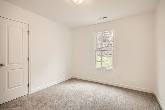 Building Photo - Like new house in nice Concord location!!