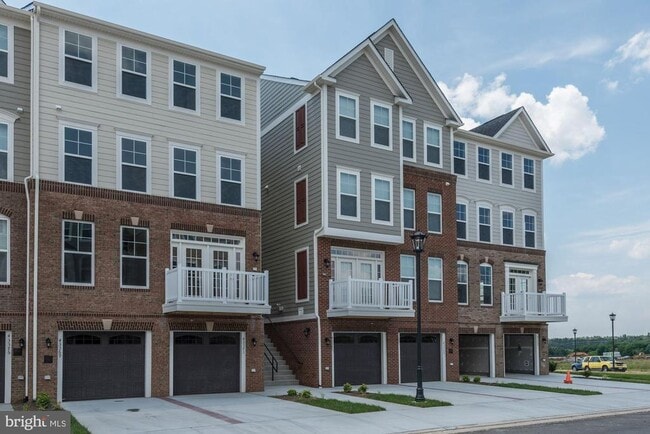 Building Photo - 43369 Town Gate Square