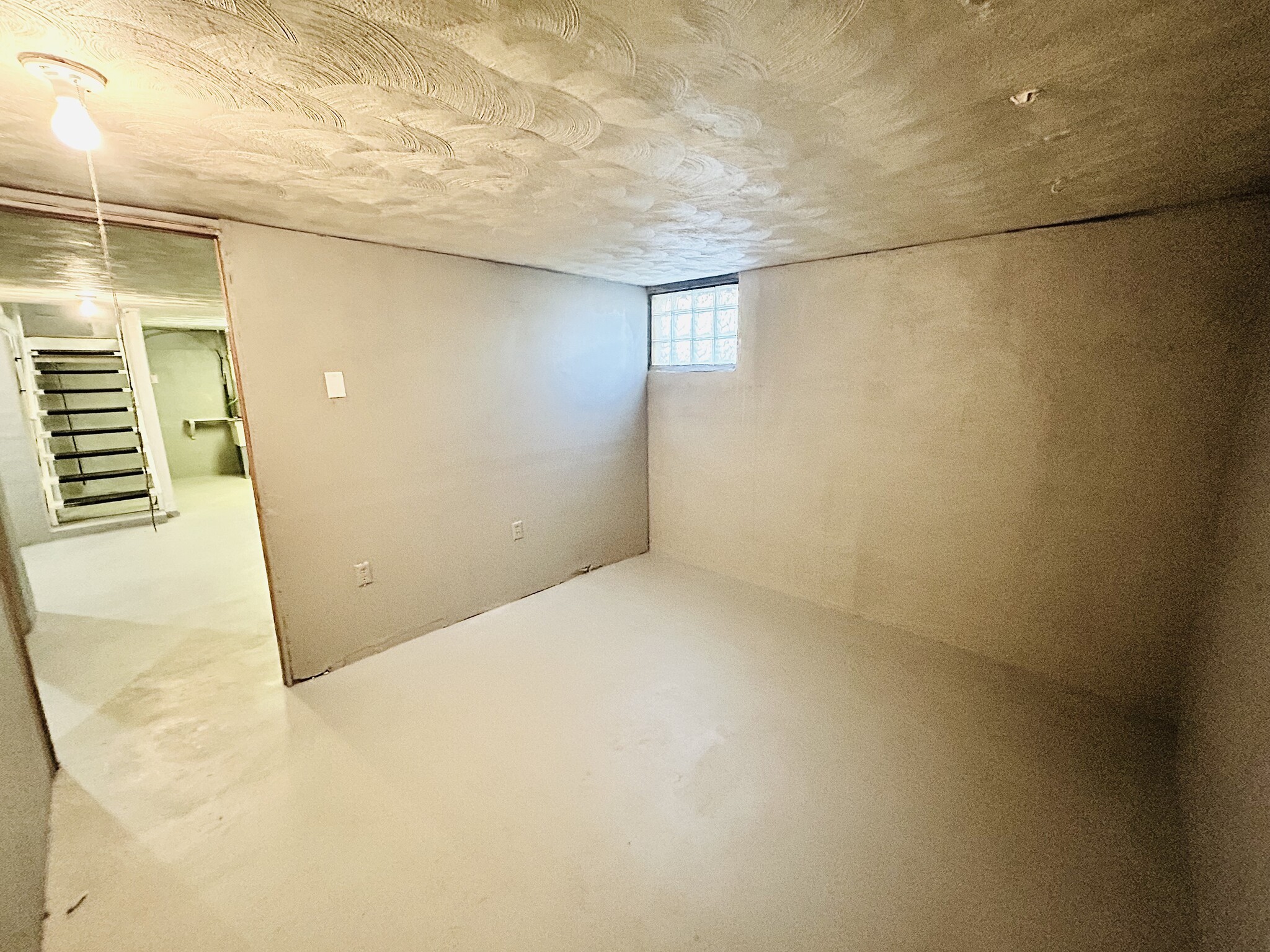 Extra basement room - 715 Koogler St