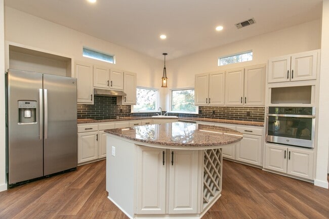 Building Photo - 830 Los Escondidos Rd