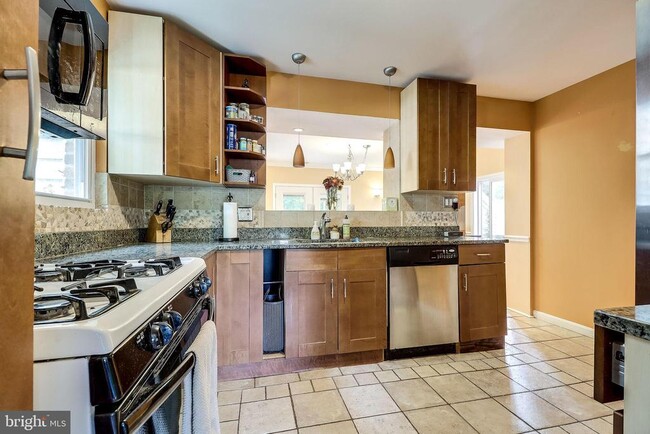Building Photo - 8113 Carlyle Pl