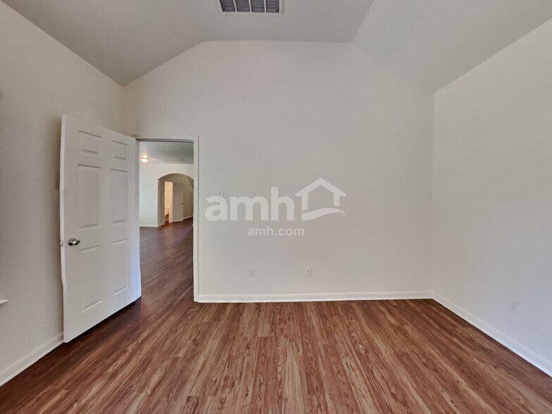 Building Photo - 5702 Rocky Trail Dr
