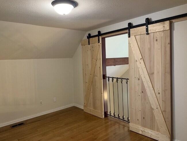 Building Photo - 406 S 37th St