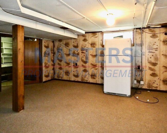 Building Photo - Spacious 3 bed 2 bath House