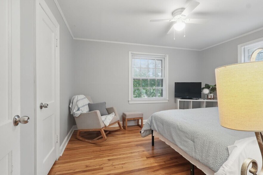 Building Photo - 239 W Lemly St