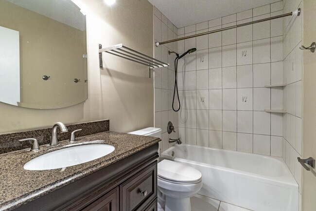 Building Photo - 416 Swallow Ln