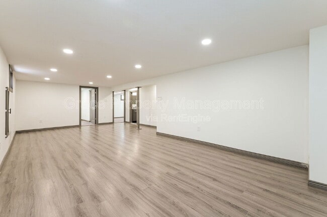 Building Photo - 2871 S Golden Way