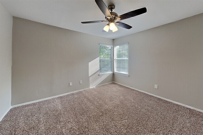 Building Photo - 16834 Scenic Gardens Dr