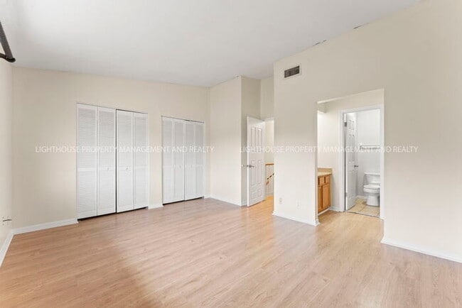 Building Photo - Beautiful 2-Bedroom Townhome with Pond Views