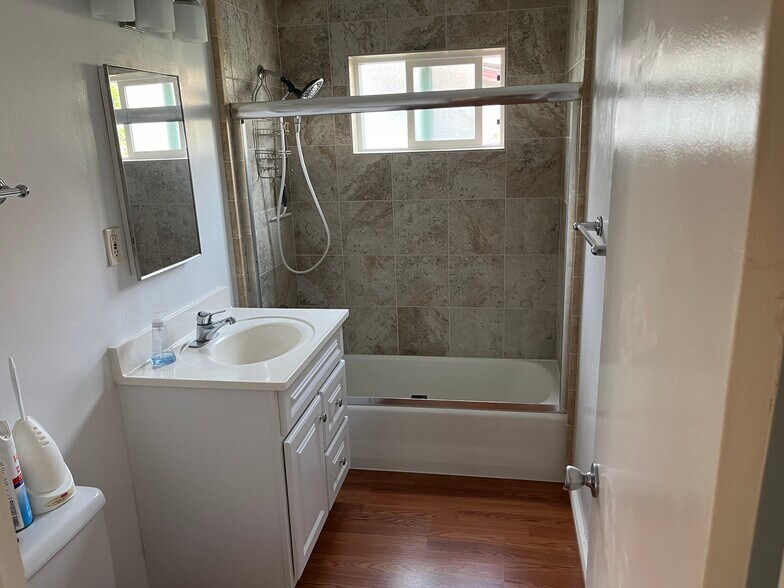 Building Photo - 511 Broadway St