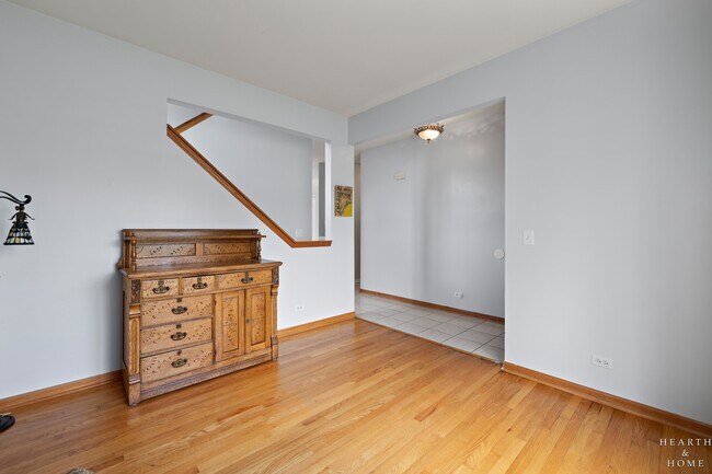 Building Photo - 2039 Greenview Dr