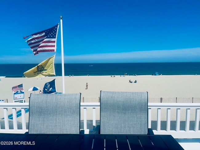 Building Photo - 419 Beach Front