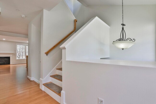 Building Photo - 92 Barrington Ave