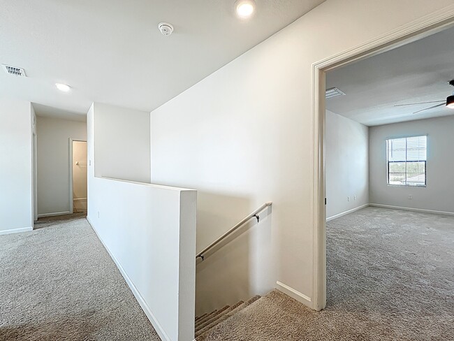 Building Photo - 870 Remington Green Dr SE