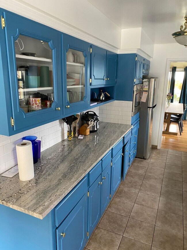 Building Photo - 4049 Taylor Ave