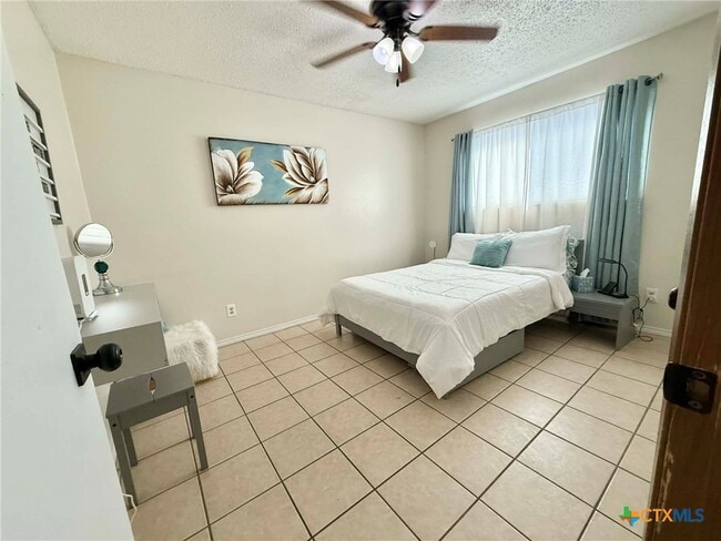 Building Photo - 907 Haynes Dr